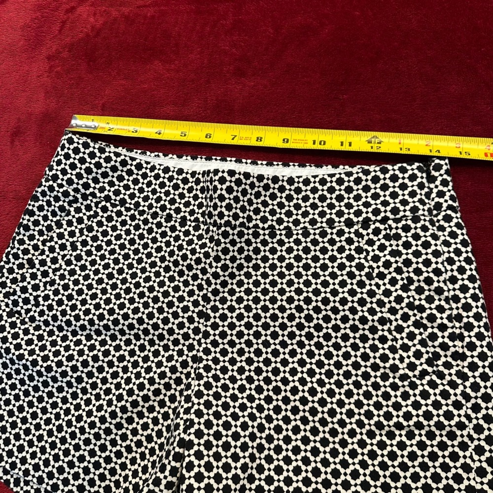 J.Crew Black White Geometric Tile Print Stretch Shorts Side Zip Womens Size 2 - Picture 4 of 8